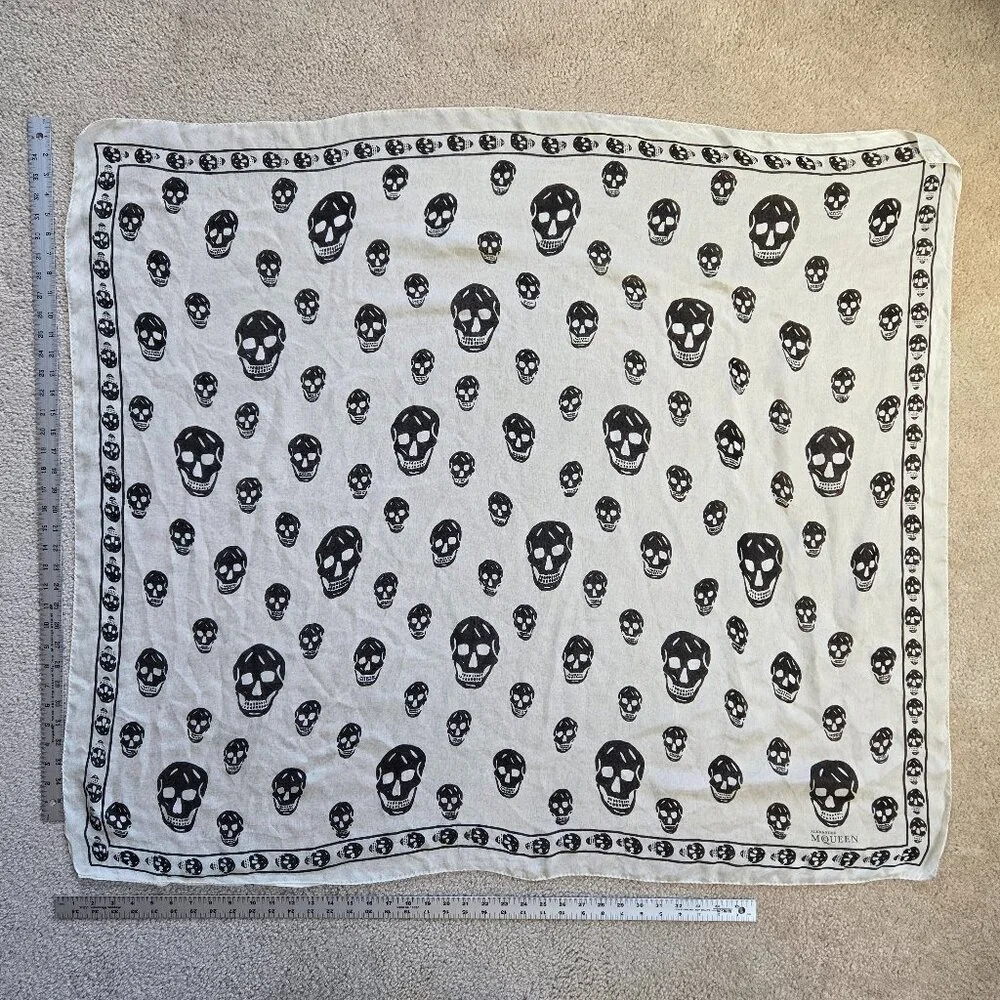 Alexander McQueen Skull Scarf Black White 100% Silk